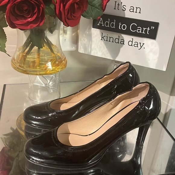 LADIES Stuart Weitzman Heels - Picture 4 of 9